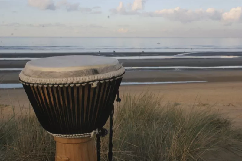 Djembee op het strand of indoor