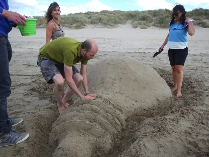 Creatieve teambuilding: Zandsculpturen bouwen