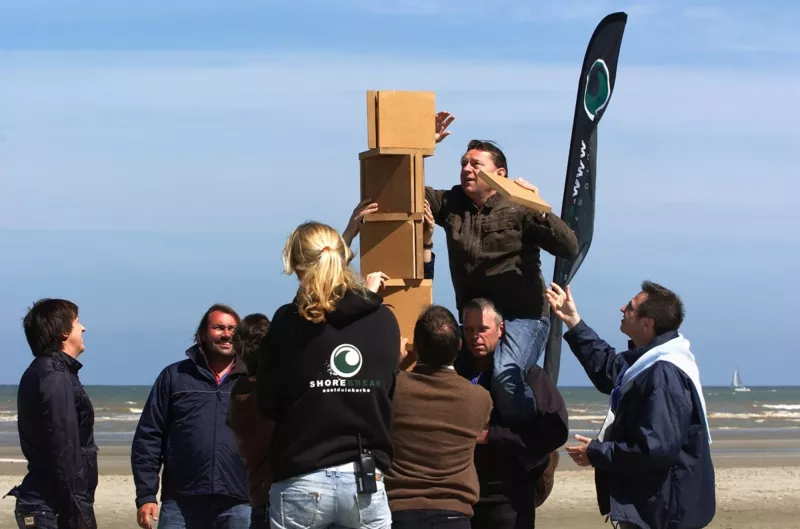 Outdoor activiteit uit de teambuilding XL: XL toren bouwen