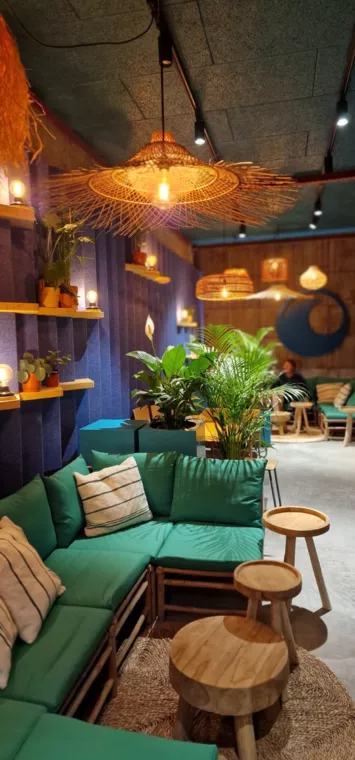 Lounge hoek in de surfbar -  - Surf Café