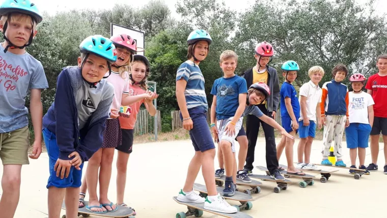 Carverboarden, ook wel streetsurfen genoemd. -  - Surfkampen